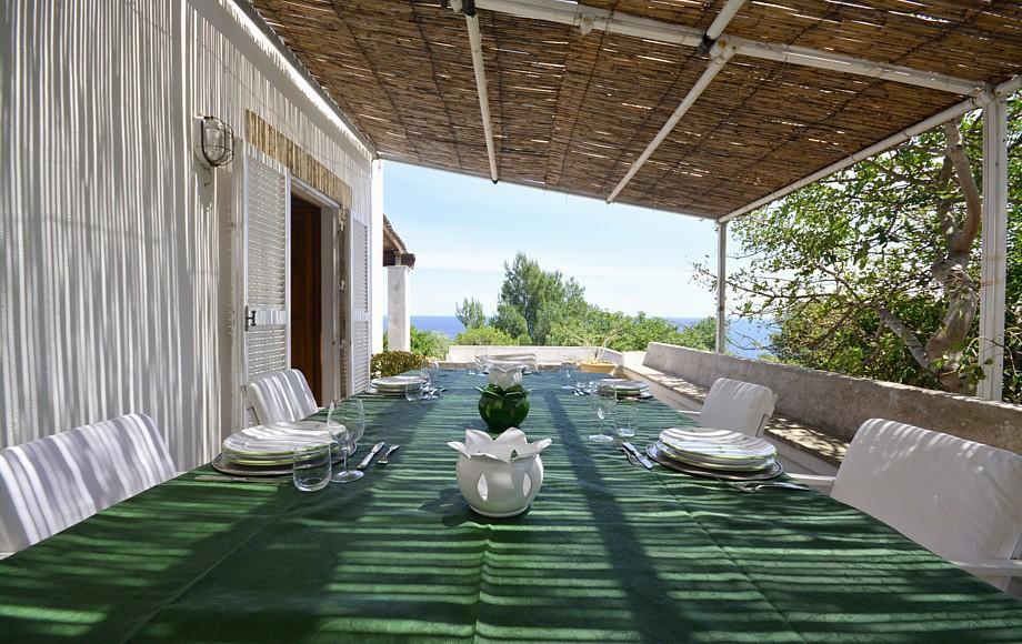 Rez de chaussée - Pergola avec vue sur la mer pour diner